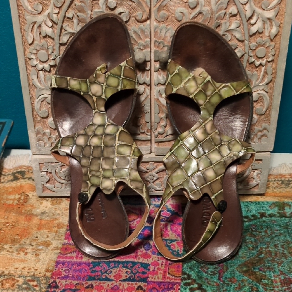 Elegant Olive Crocodile Pattern Sandals